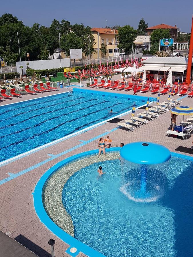 Hotel Monti Riccione Eksteriør billede