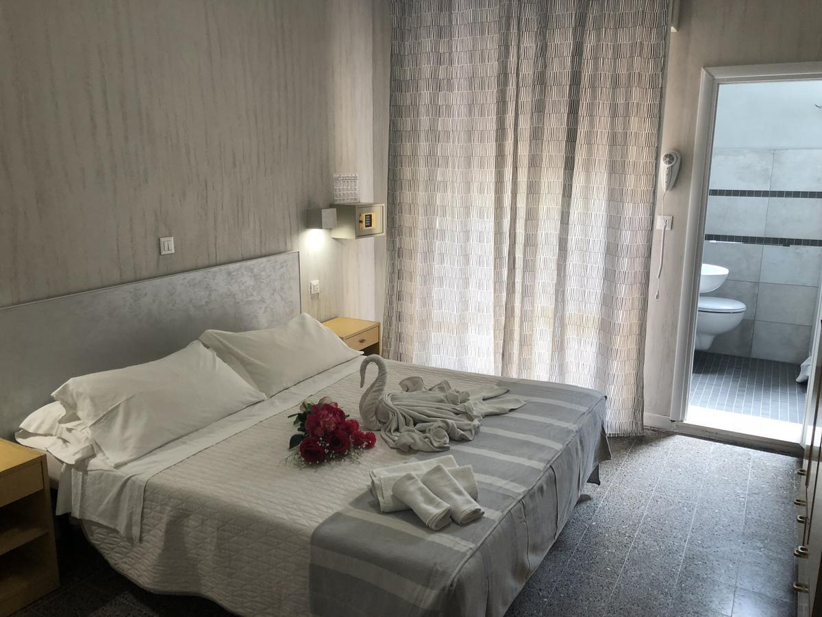 Hotel Monti Riccione Eksteriør billede